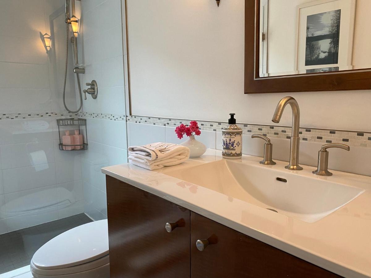Superb Beach Home:Heated Pool-Hot Tub Open 365Days Toronto Exteriör bild